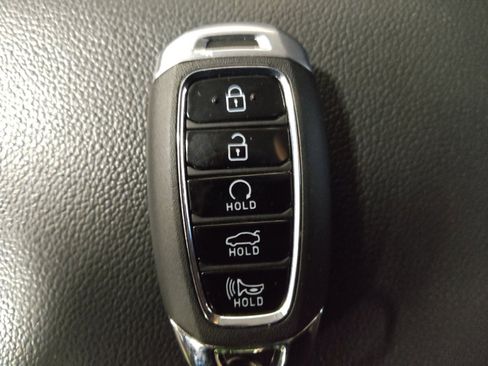 Used 2022 Hyundai Elantra SEL FWD image 32