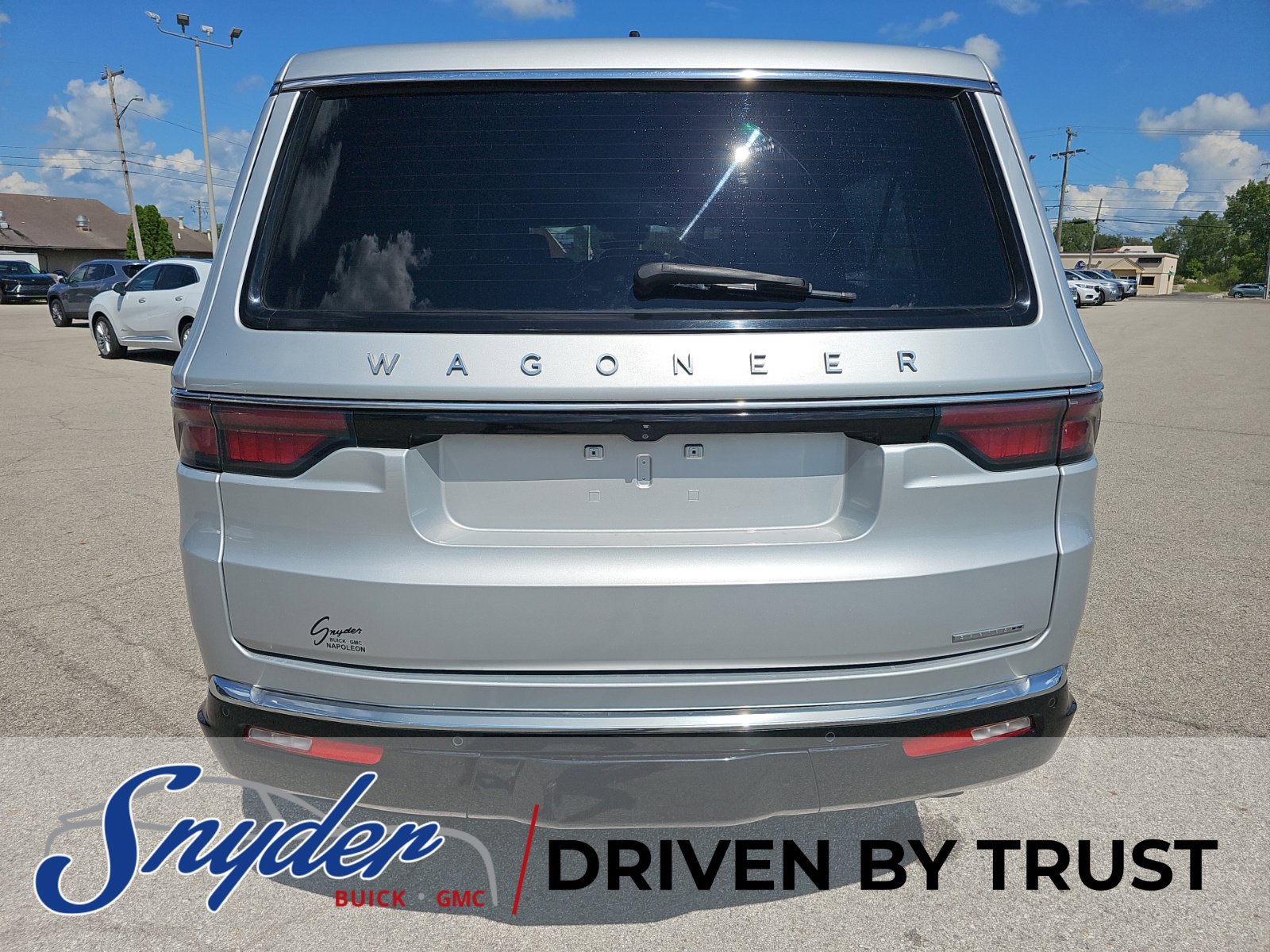 Used 2024 Jeep Wagoneer L Series II w/ Flexible Seating Group AWD/4WD image 7