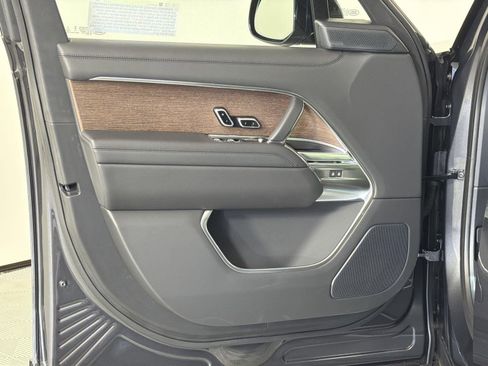 New 2025 Land Rover Range Rover SE image 21