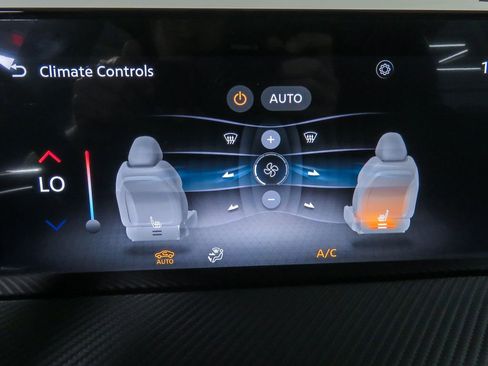 New 2025 Nissan Kicks SR w/ SR Premium Package image 34