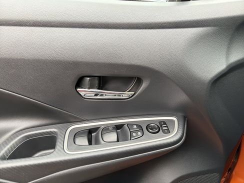 Used 2022 Nissan Versa SR w/ Convenience Package image 13