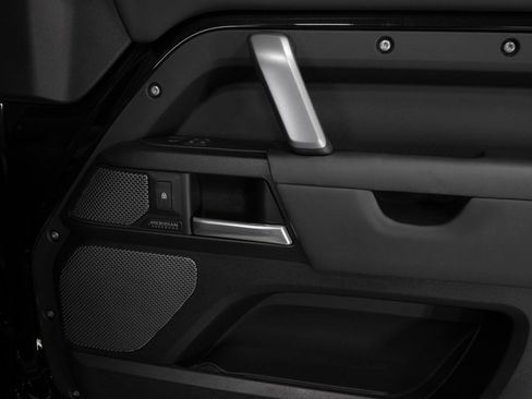 Used 2023 Land Rover Defender 90 V8 image 43