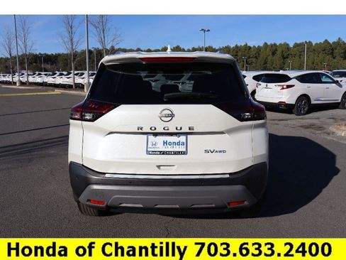 Used 2023 Nissan Rogue SV w/ SV Premium B Package image 6