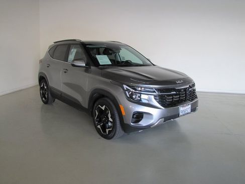 Used 2024 Kia Seltos EX image 3