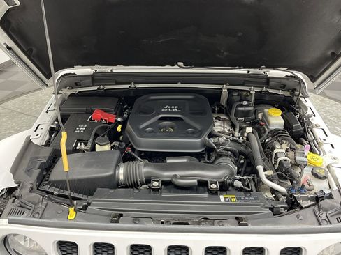 Used 2018 Jeep Wrangler Unlimited Sahara image 25