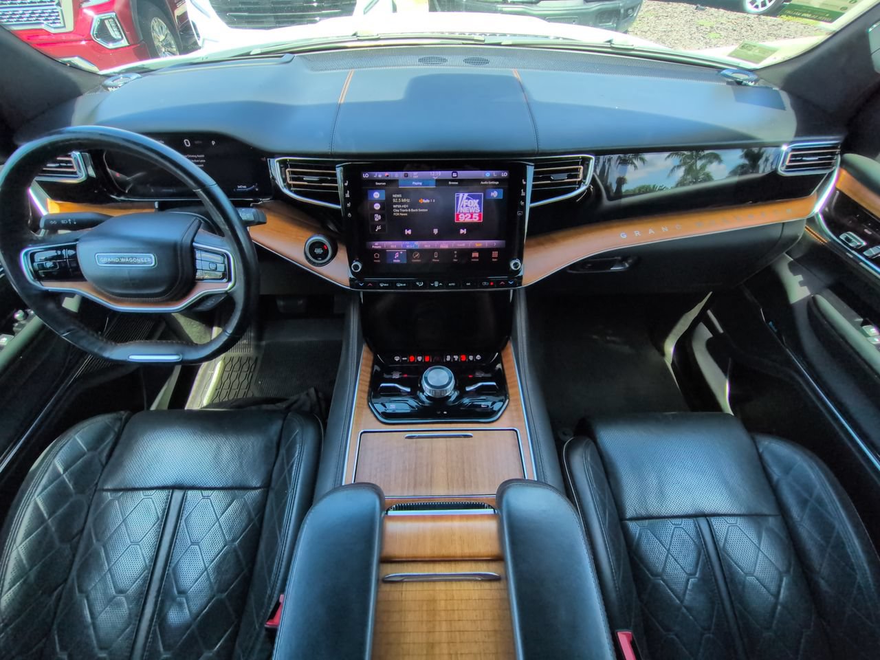 Used 2024 Jeep Grand Wagoneer L Series III AWD/4WD image 15