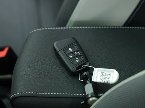 New 2025 Volkswagen Taos SE image 38