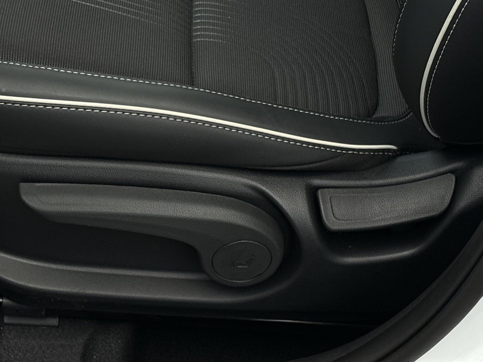 Certified 2026 Hyundai Venue SEL FWD image 14