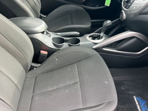 Used 2016 Hyundai Veloster image 20