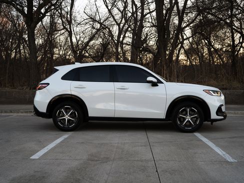 Used 2024 Honda HR-V EX-L image 10