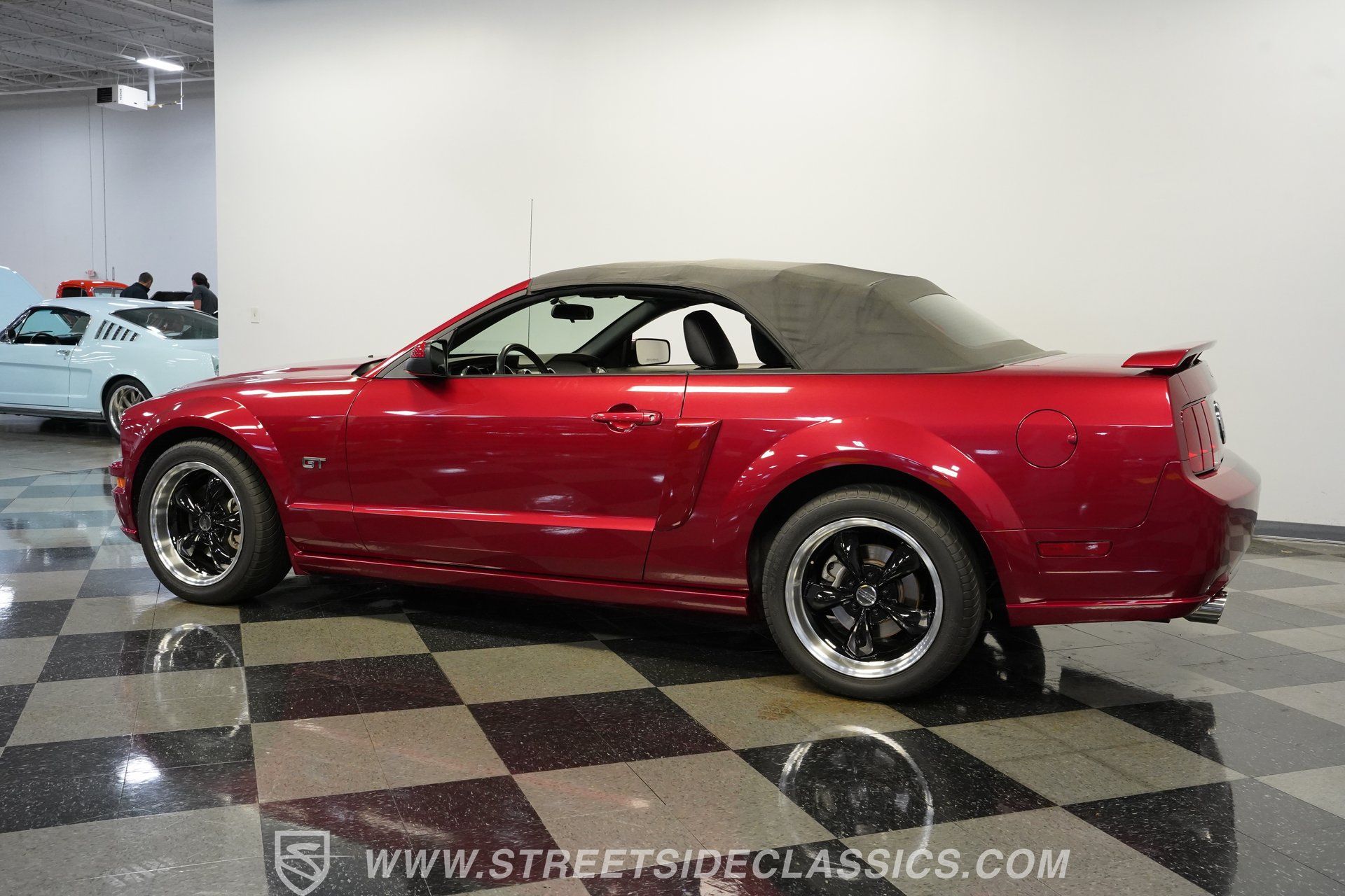 Used 2006 Ford Mustang GT RWD image 9