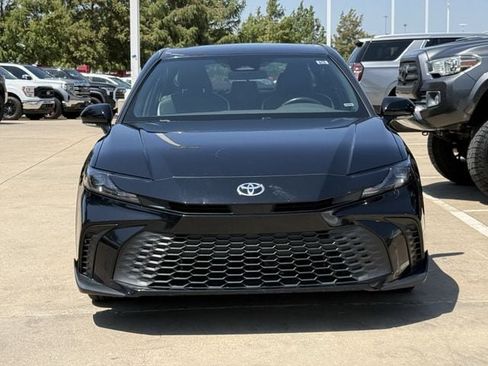 Used 2025 Toyota Camry SE FWD image 8