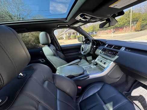 Used 2016 Land Rover Range Rover Sport SE image 18