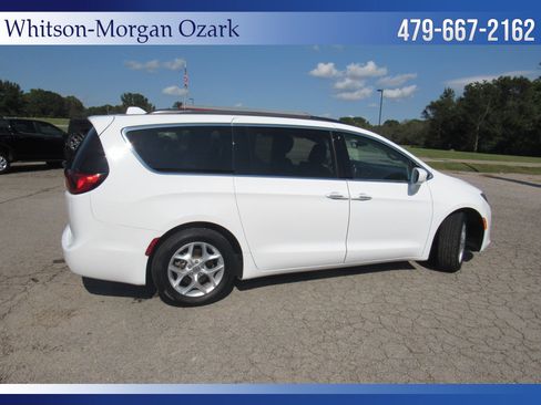 Used 2018 Chrysler Pacifica Touring Plus w/ Tire & Wheel Group image 15