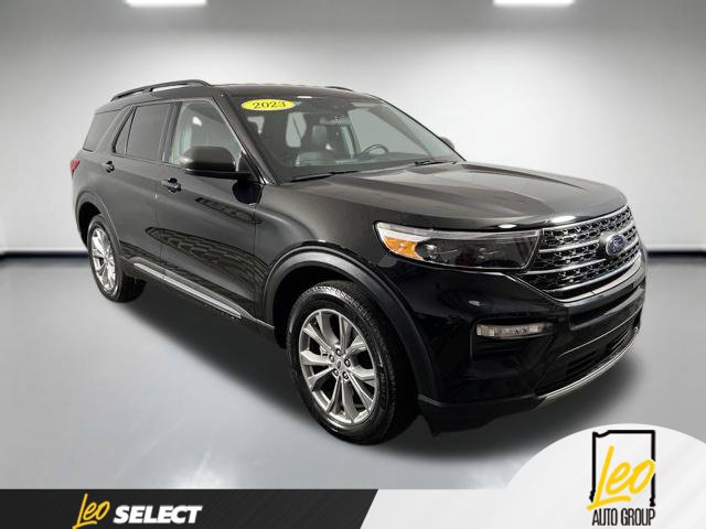 Used 2023 Ford Explorer XLT w/ Equipment Group 202A AWD/4WD image 2