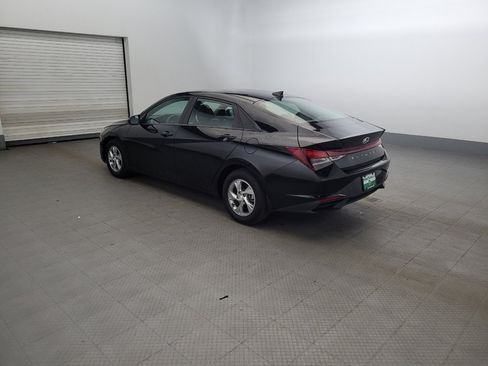 Used 2022 Hyundai Elantra SE w/ Winter Weather Package FWD image 3