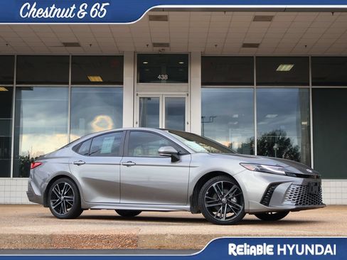 Used 2025 Toyota Camry XSE FWD image 2