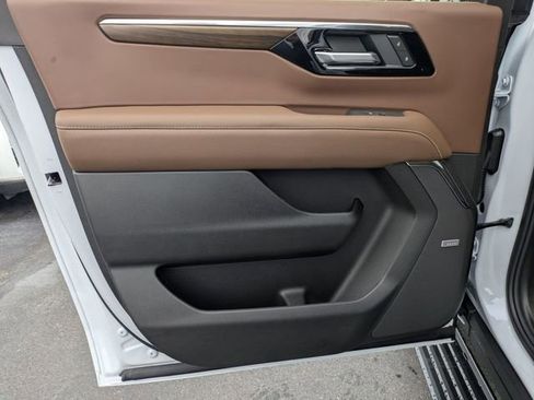 New 2026 Chevrolet Suburban High Country image 28