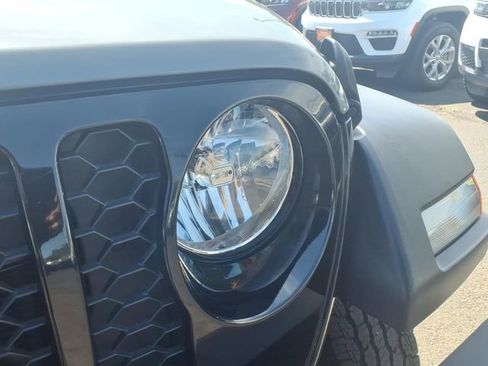 Used 2023 Jeep Gladiator Sport AWD/4WD image 13