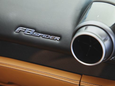 Used 2022 Ferrari F8 Tributo image 34