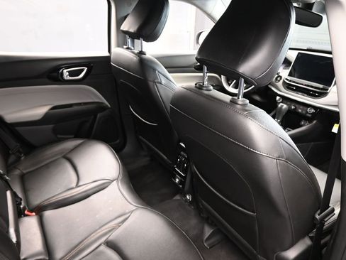 Used 2022 Jeep Compass Limited image 42