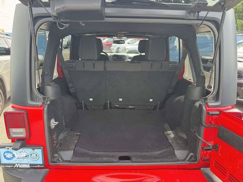 Used 2018 Jeep Wrangler Unlimited Sahara w/ Connectivity Group AWD/4WD image 15