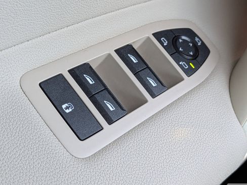 Used 2023 BMW iX xDrive50 image 30