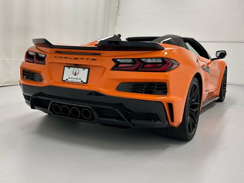 Used 2023 Chevrolet Corvette Z06 RWD image 6