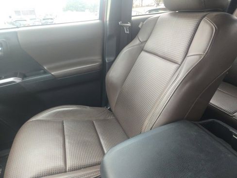 Used 2017 Toyota Tacoma Limited image 7