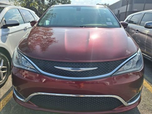 Used 2017 Chrysler Pacifica Touring-L Plus w/ Tire & Wheel Group image 2