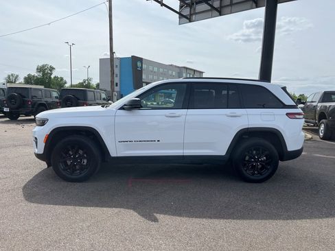 Used 2024 Jeep Grand Cherokee Altitude image 4