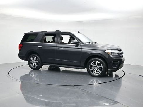 Used 2024 Ford Expedition Limited image 3