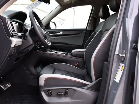 New 2026 Volkswagen Atlas Peak Edition image 13