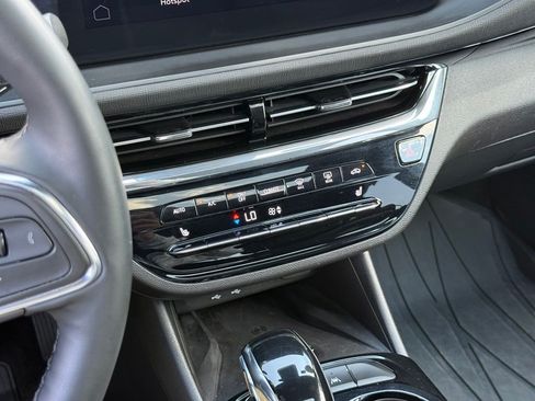 Used 2025 Buick Envista Avenir FWD image 33