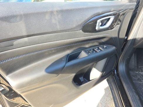 New 2026 Jeep Compass Latitude image 8