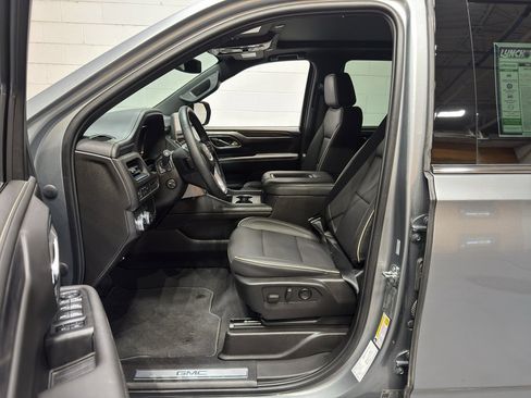 Used 2023 GMC Yukon SLT w/ SLT Premium Package image 16