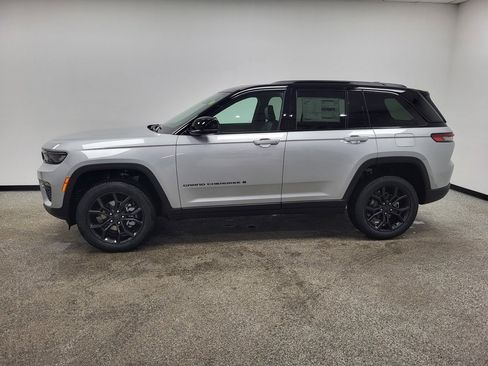 New 2025 Jeep Grand Cherokee Limited image 3