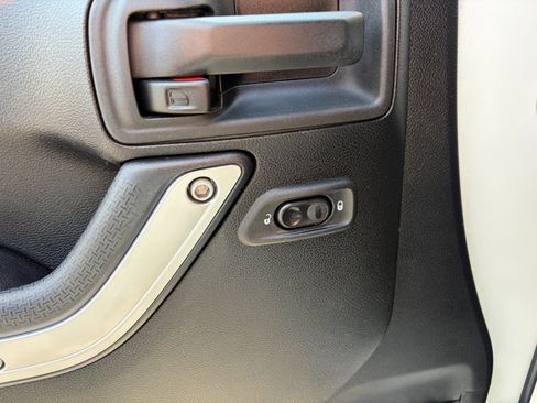 Used 2014 Jeep Wrangler Unlimited Sahara w/ Connectivity Group image 9