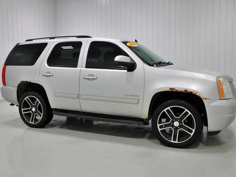 Used 2010 GMC Yukon SLT w/ SLT-2 Equipment Package AWD/4WD image 30