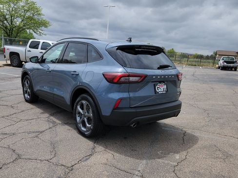 Certified 2025 Ford Escape ST-Line Select AWD/4WD image 9