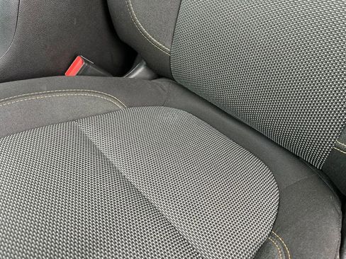 Used 2019 Chevrolet Traverse LT image 12