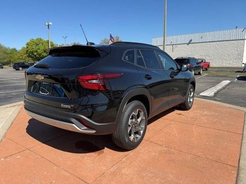 New 2026 Chevrolet Trax LT w/ LT Convenience Package FWD image 6