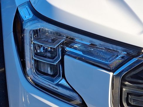 Certified 2022 GMC Terrain SLE w/ Driver Convenience Package image 9