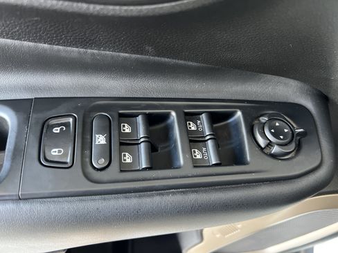 Used 2017 Jeep Renegade Trailhawk image 17