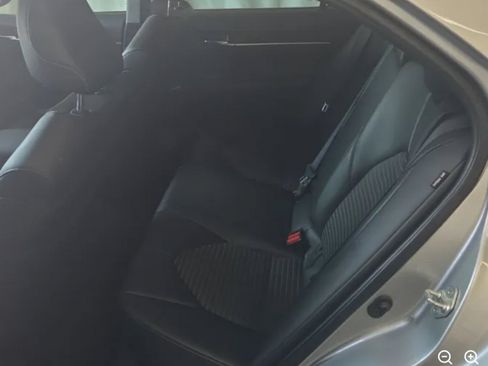 Used 2021 Toyota Camry SE FWD image 9