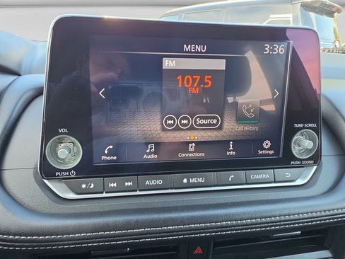 Used 2024 Nissan Rogue S AWD/4WD image 20
