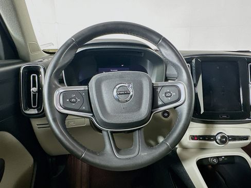 Used 2023 Volvo XC40 B5 Plus w/ Protection Package Premier image 18