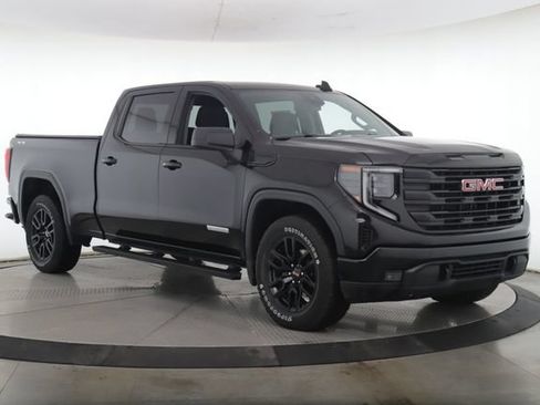 Used 2023 GMC Sierra 1500 Elevation AWD/4WD image 2