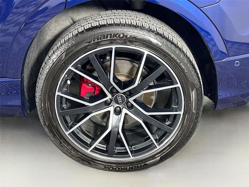 Used 2022 Audi Q8 Prestige AWD/4WD image 32