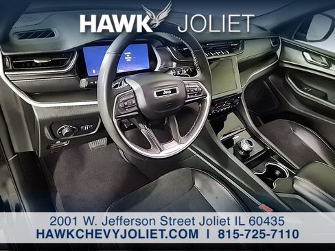Used 2024 Jeep Grand Cherokee Altitude AWD/4WD image 12